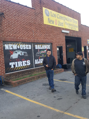 Los Compadres Tires