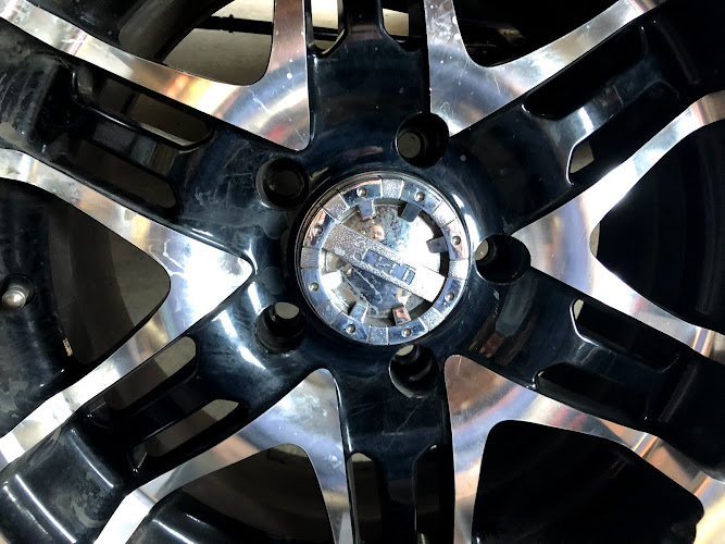 Reyes tires shop