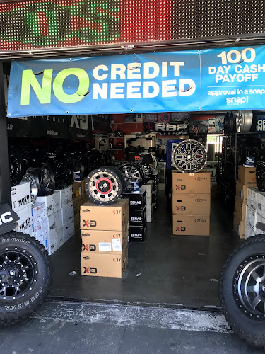 Salinas Tires