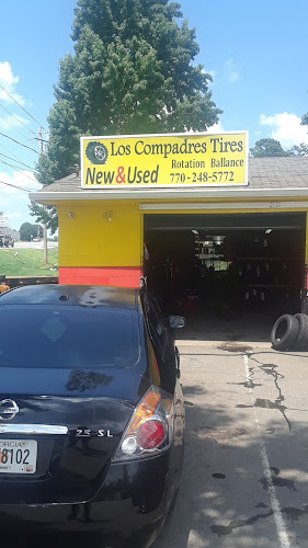 Los Compadres Tires