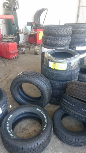 Venta y reparacion de llantas «San Juan».