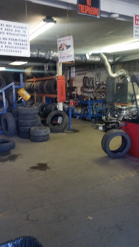 El Gallito Tires